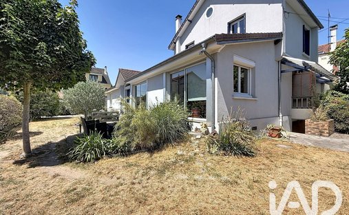 House in Est, Palaiseau, France 1