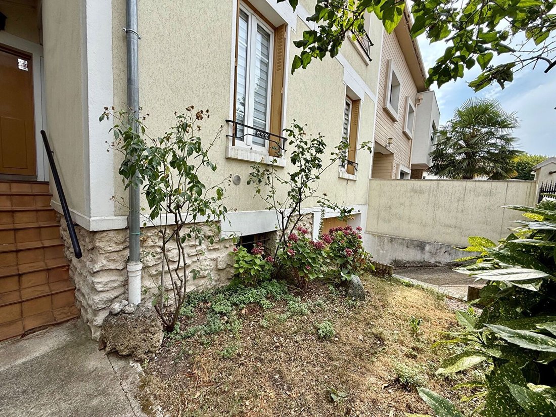 House in Centre Ville-Sarments, Châtillon, France 2 - 18483612