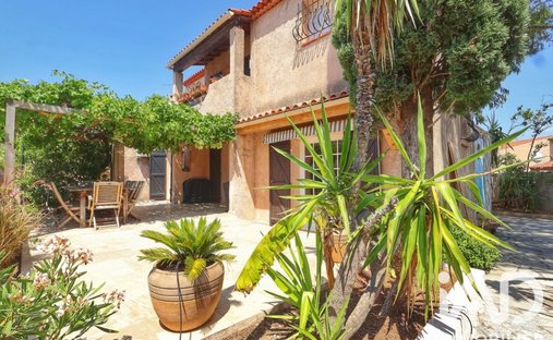 House in Coste Chaude-Mauveou, La Seyne-sur-Mer, France 1