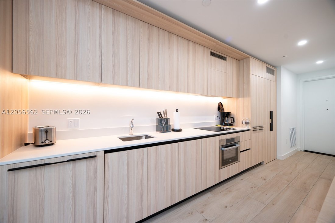 Condo in Miami, Florida, United States 4 - 18483189