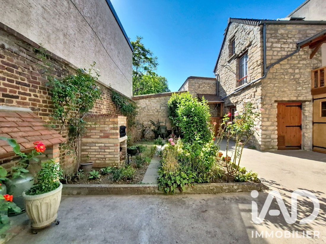 House in Verneuil-sur-Seine, Ile-de-France, France 2 - 18484907