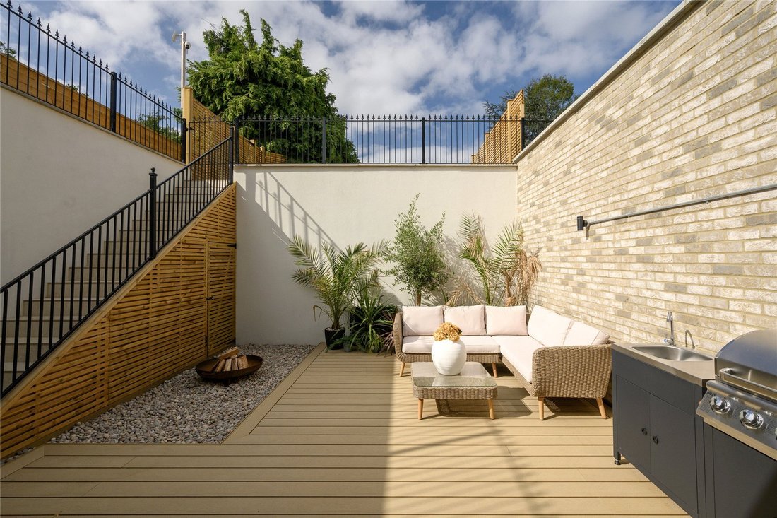 Apartment in West Acton, Ealing, England 2 - 18483432