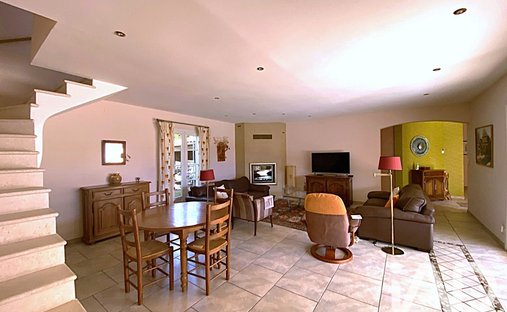 House in Rebenas-Autures, L'Isle-sur-la-Sorgue, France 1