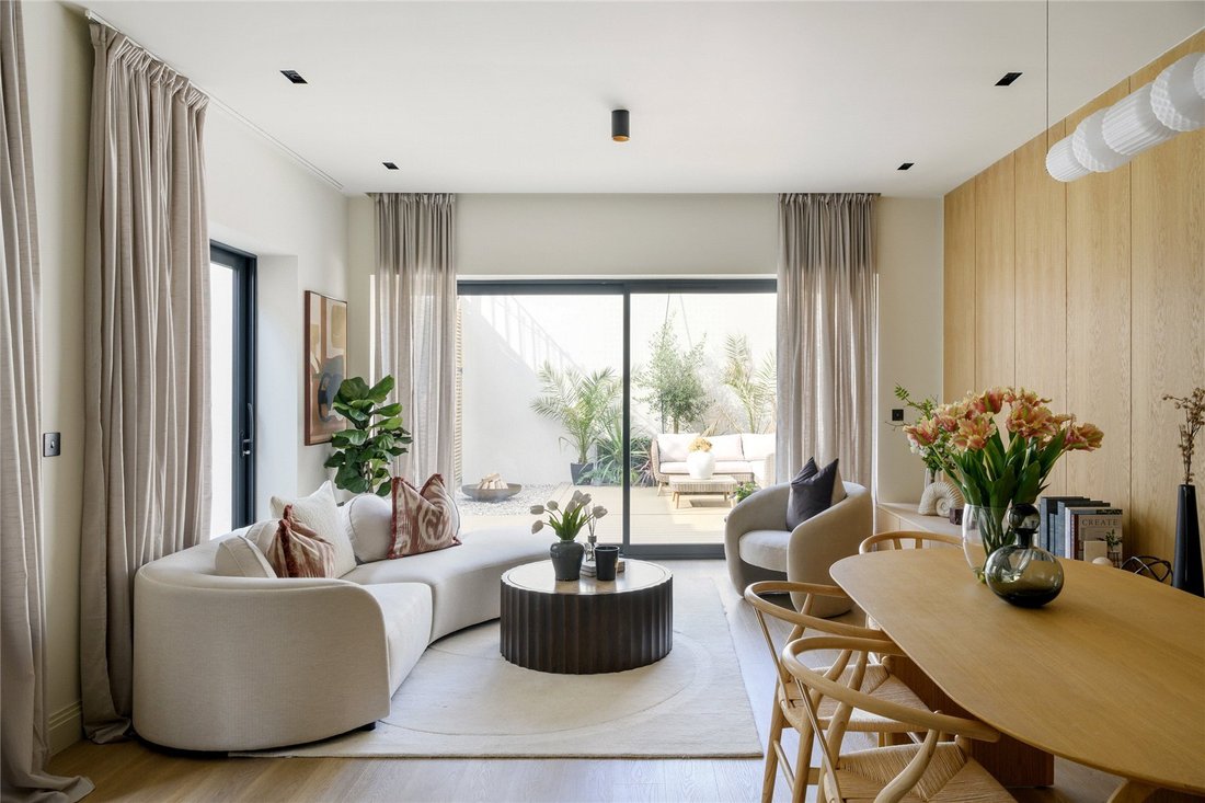 Apartment in West Acton, Ealing, England 1 - 18483432