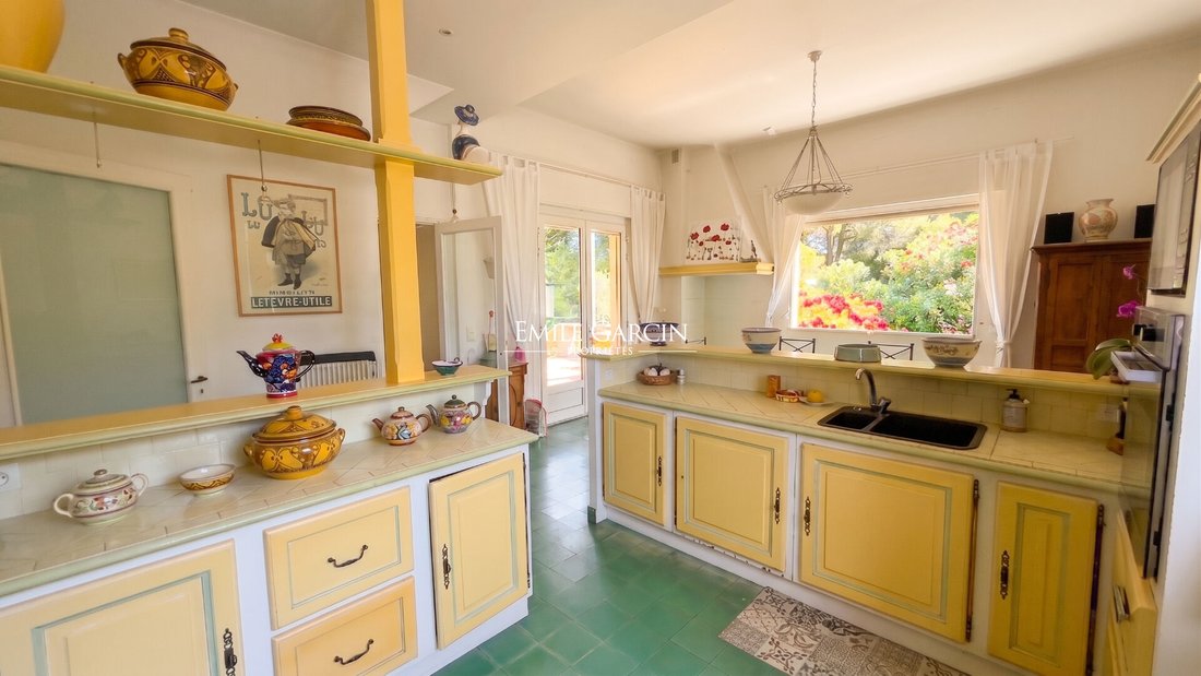 Villa in Saint Julien, Marseille, Provence-Alpes-Côte d'Azur 4 - 18486998