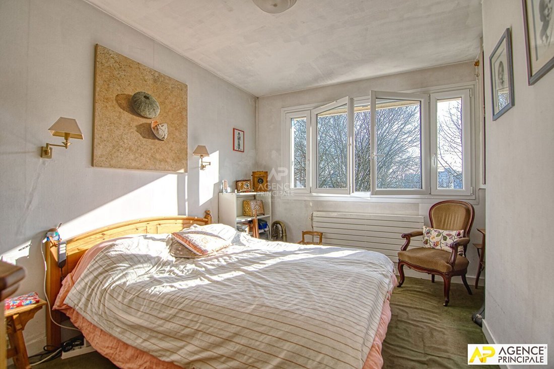 Apartment in Domaine National du Château, Versailles, France 5 - 18483568