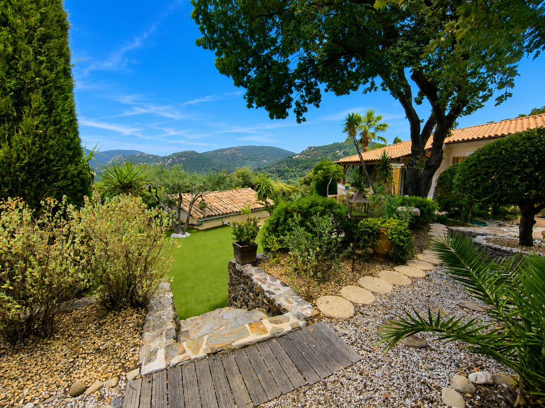 House in Hyeres, Provence-Alpes-Côte d'Azur, France 3 - 18485772