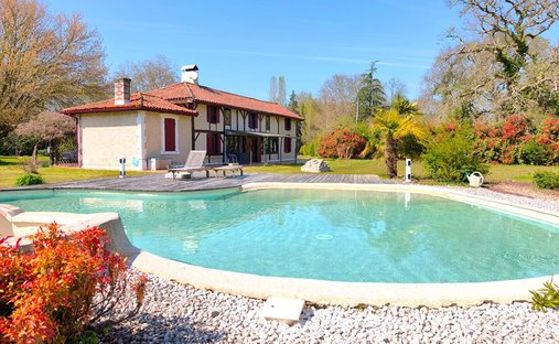 Villa in Luglon, Nouvelle-Aquitaine, France 1