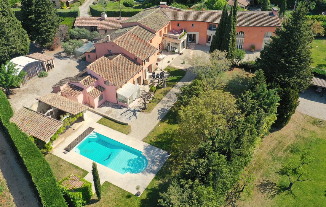 Castle in Loriol-du-Comtat, Provence-Alpes-Côte d'Azur, France 4 - 18486382