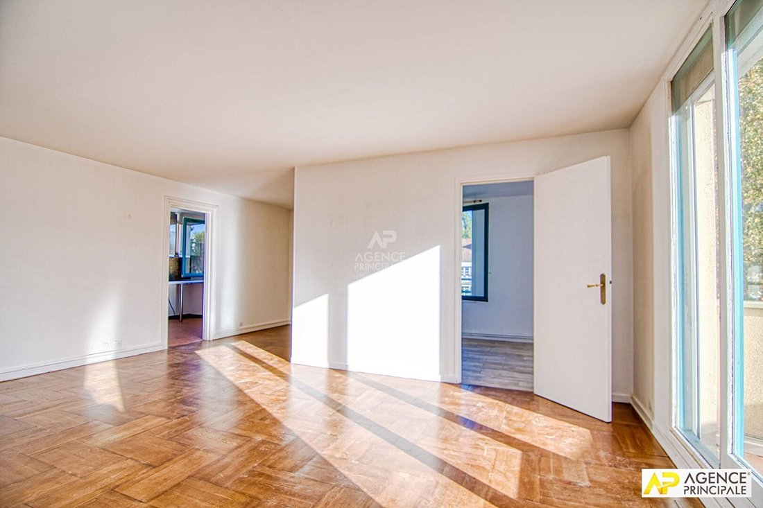Apartment in Domaine National du Château, Versailles, France 5 - 18483551