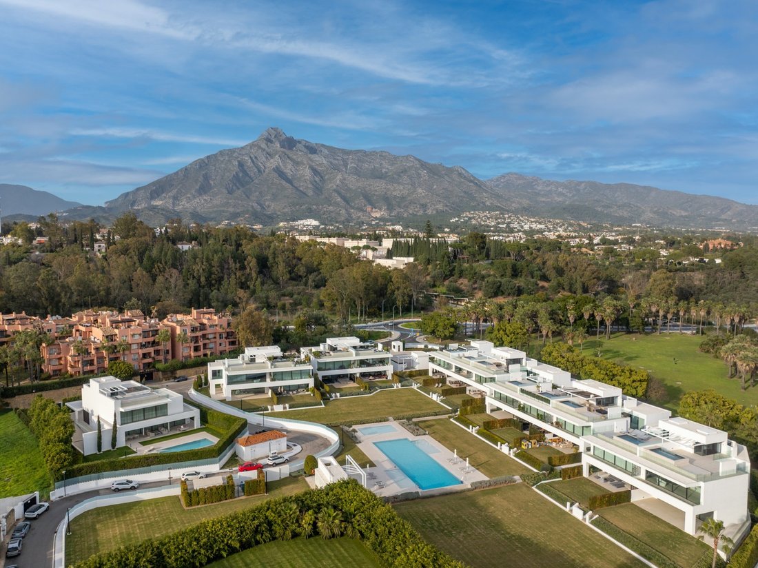 Townhouse in Marbella, Andalusia, Spain 2 - 18486140