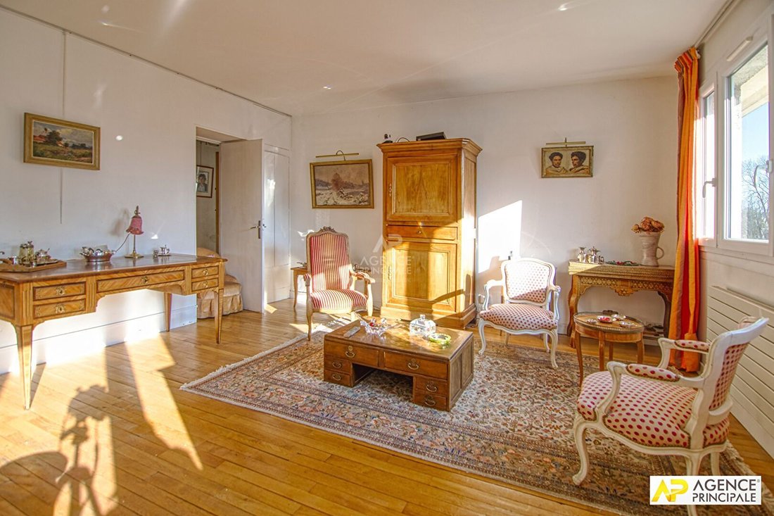 Apartment in Domaine National du Château, Versailles, France 3 - 18483568