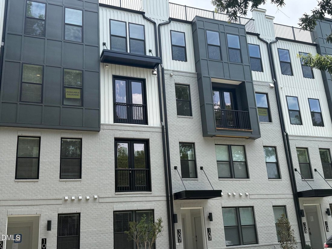Condo in Cary, North Carolina, United States 1 - 17022457