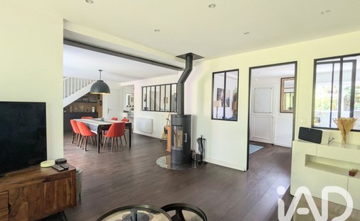 House in Les Loges-en-Josas, Ile-de-France, France 1