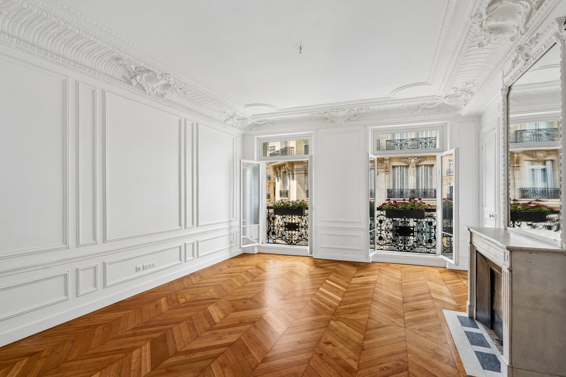 Apartment in Triangle d'Or, Paris 8e Arrondissement, Paris 5 - 18484111