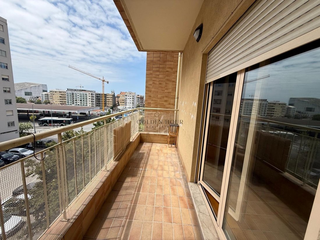 Apartment in Cedofeita, Santo Ildefonso, Se, Miragaia, Sao Nicolau e Vitoria, Porto District, Portugal 1 - 18485804