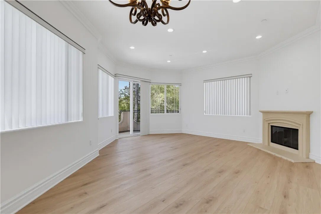 Condo in Burbank, California, United States 3 - 18483157