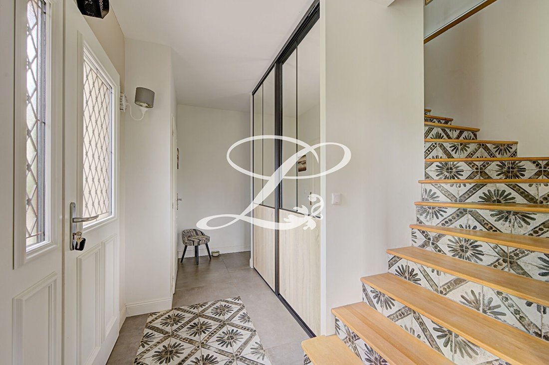 House in Sud, Le Mesnil-le-Roi, France 3 - 18483659