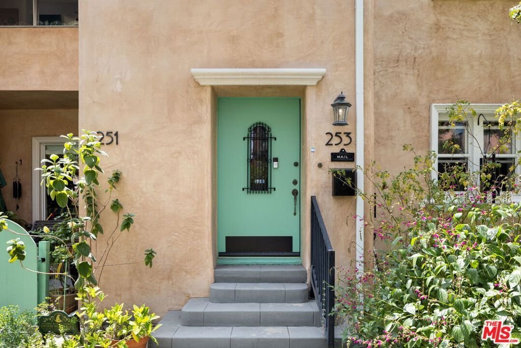 Beverly Hills, California, United States 5 - 18485340