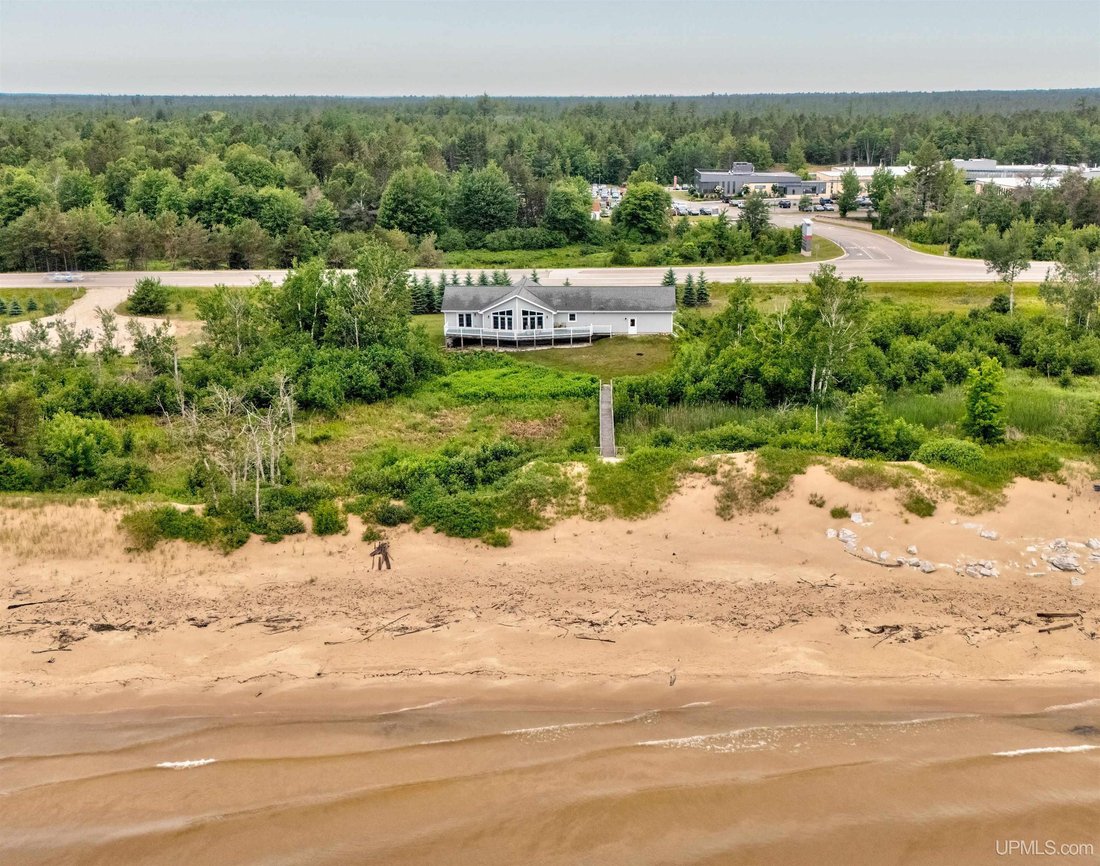 House in Manistique, Michigan, United States 1 - 18485370