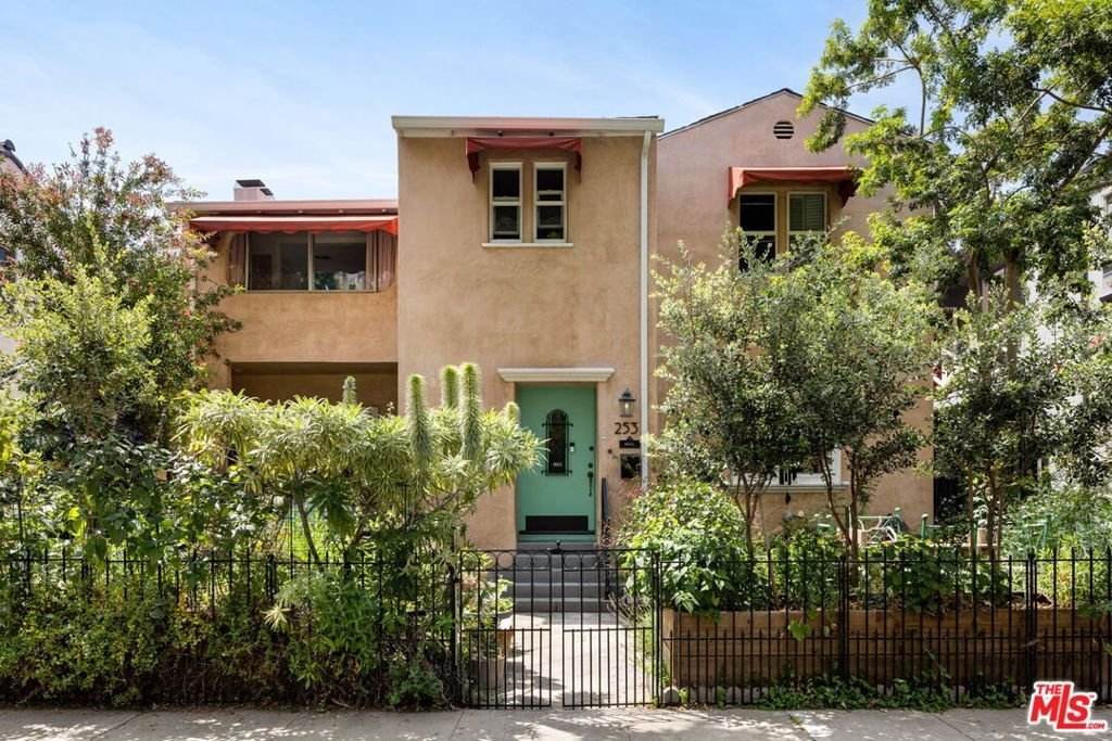 Beverly Hills, California, United States 1 - 18485340