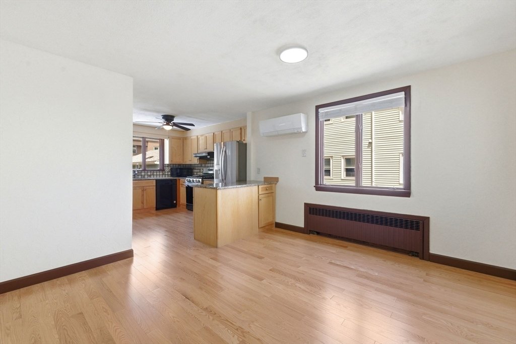 Everett, Massachusetts, United States 4 - 18484149