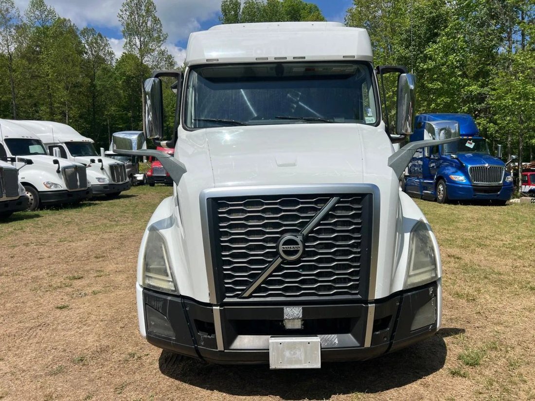2019 Volvo Commercial VNL VNL 300 Day Cab in Fredericksburg, VA, United States 1 - 18487083