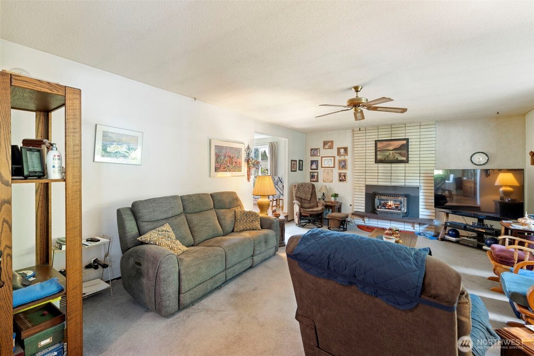 Puyallup, Washington, United States 2 - 18483946