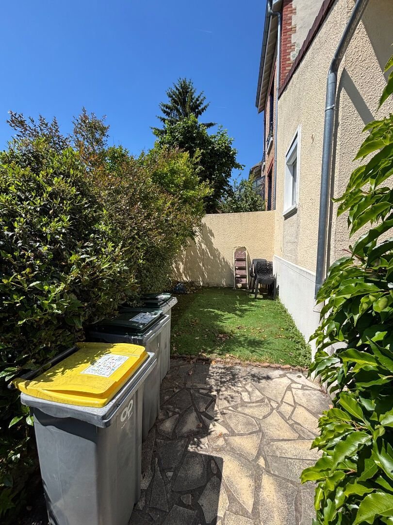 House in Sud, Le Mesnil-le-Roi, France 3 - 18483656