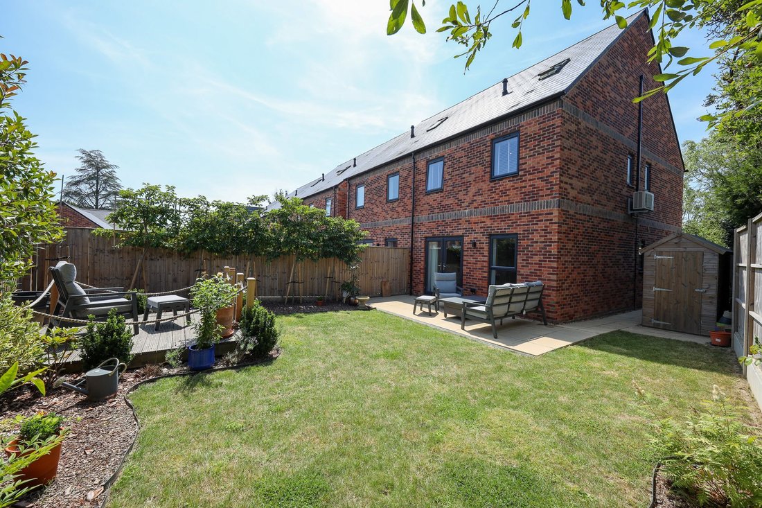 House in Burgess Hill, England 2 - 18484177
