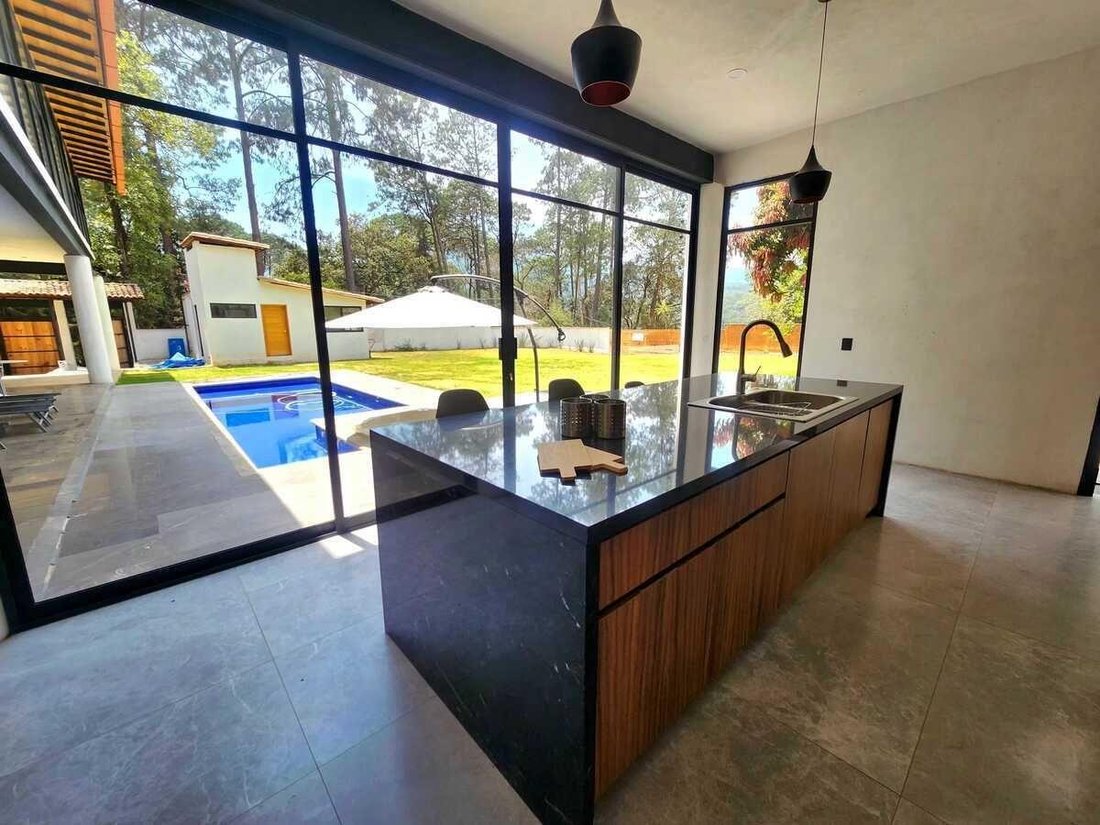 House in Valle de Bravo, State of Mexico, Mexico 5 - 18484229