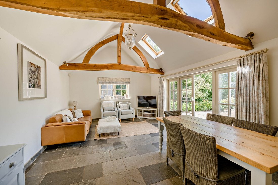 House in Hertfordshire, England 5 - 18483219