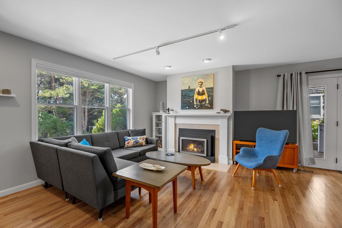 Condo in Provincetown, Massachusetts, United States 5 - 18485598