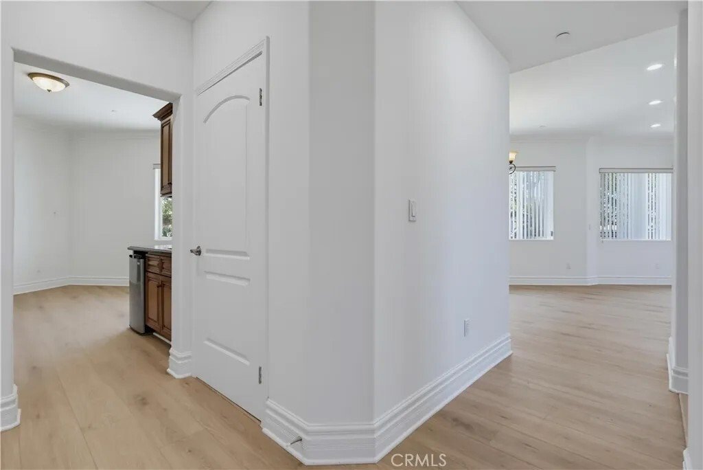 Condo in Burbank, California, United States 5 - 18483157