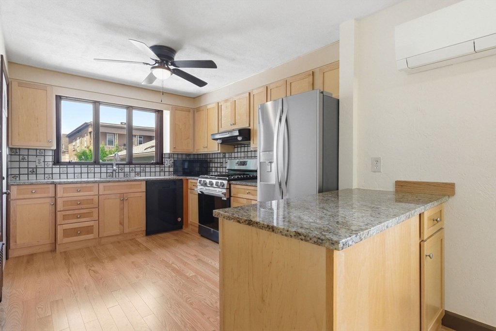 Everett, Massachusetts, United States 3 - 18484149