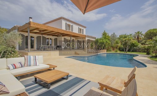Villa in Hyeres, Provence-Alpes-Côte d'Azur, France 1