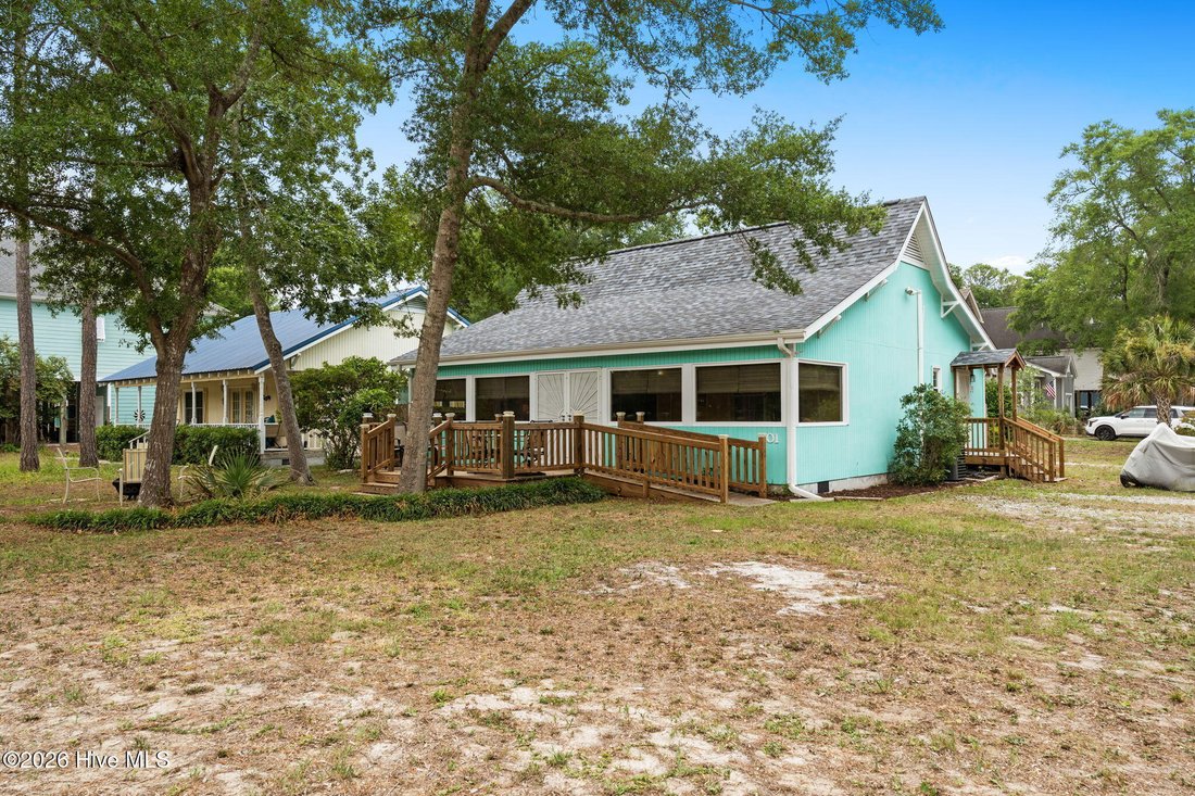 House in Oak Island, North Carolina, United States 2 - 18488024
