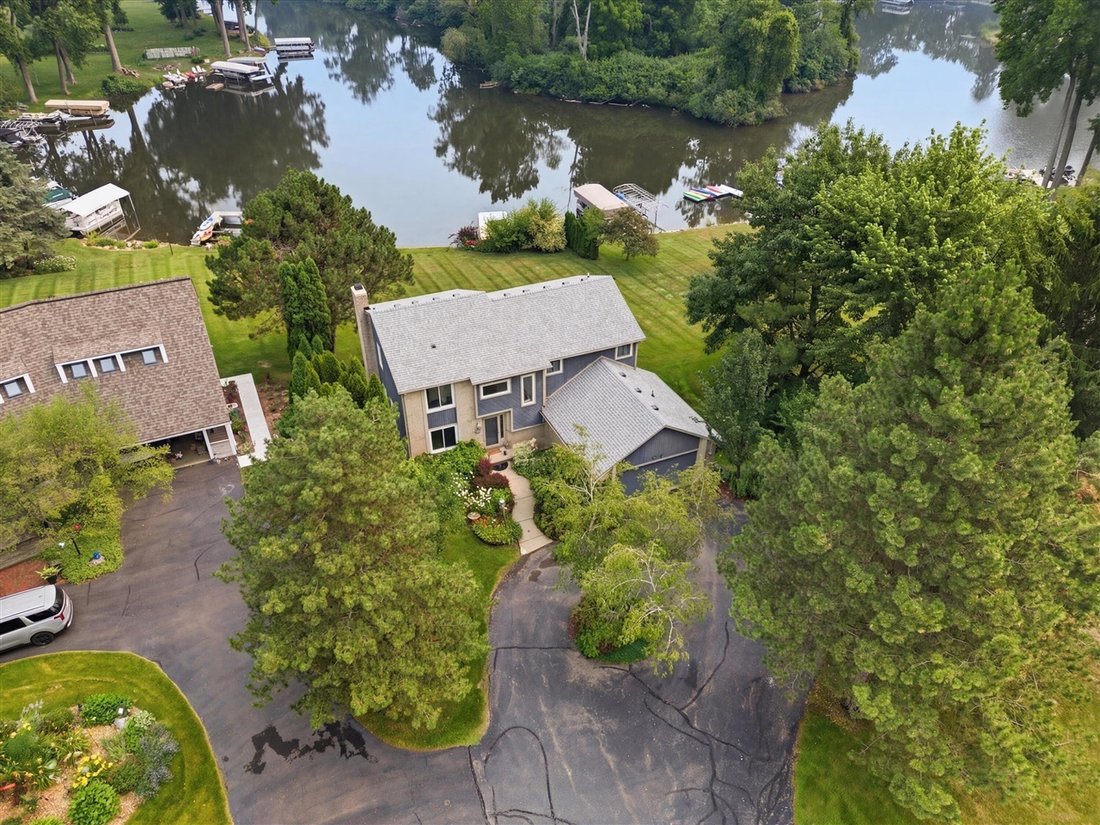 House in Commerce Charter Township, Michigan, United States 4 - 18485386