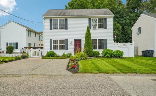 House in Cumberland, Rhode Island, United States 1