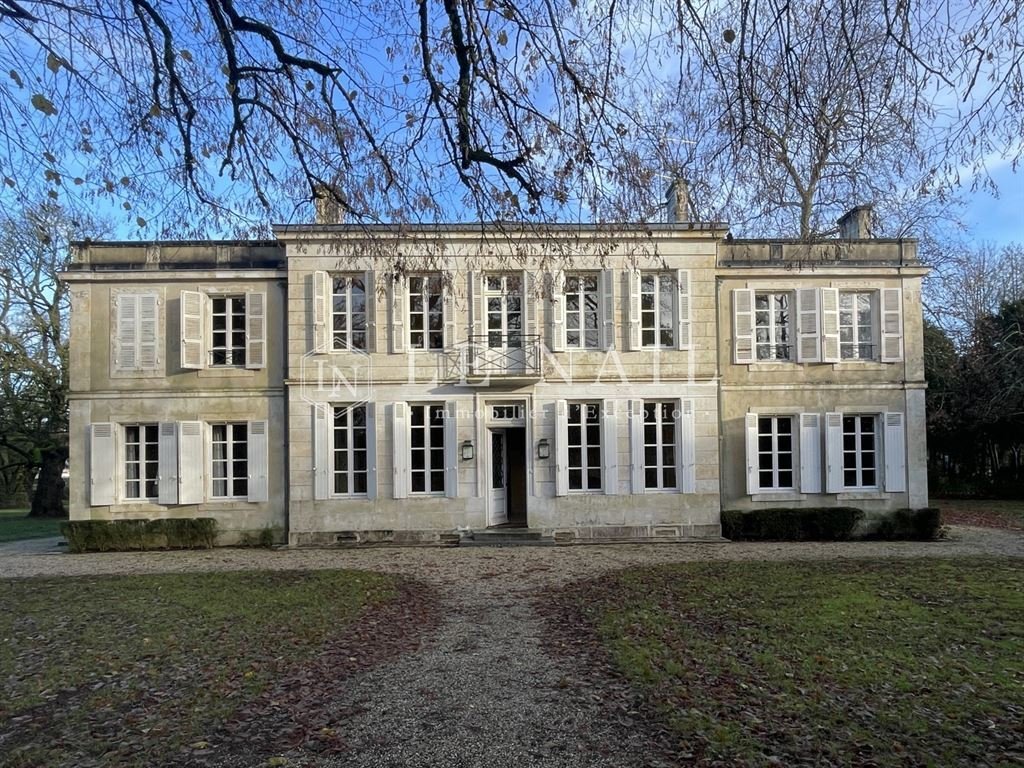 Estate in Villeneuve Les Salines, La Rochelle, France 1 - 13676402
