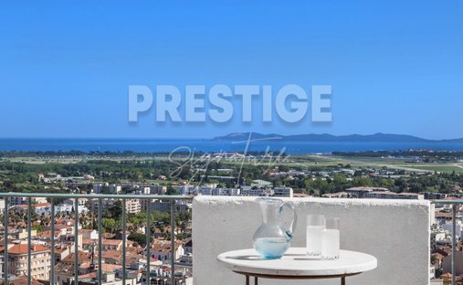 House in Hyeres, Provence-Alpes-Côte d'Azur, France 1