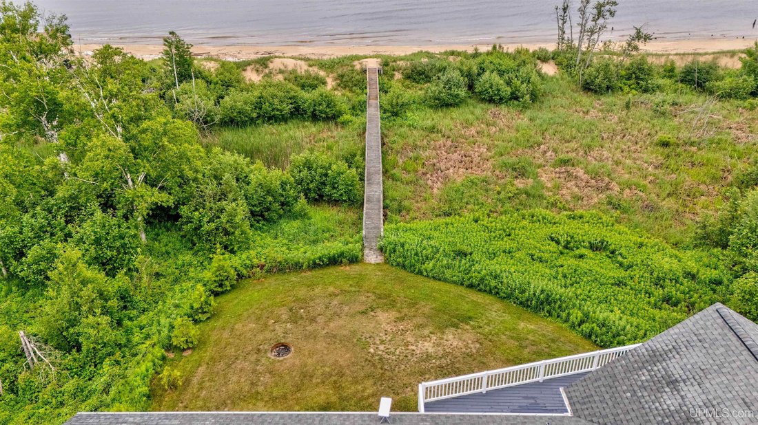 House in Manistique, Michigan, United States 5 - 18485370