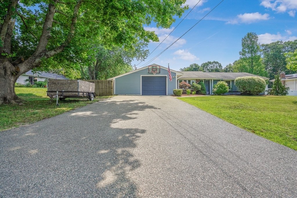 House in Dartmouth, Massachusetts, United States 2 - 18483388