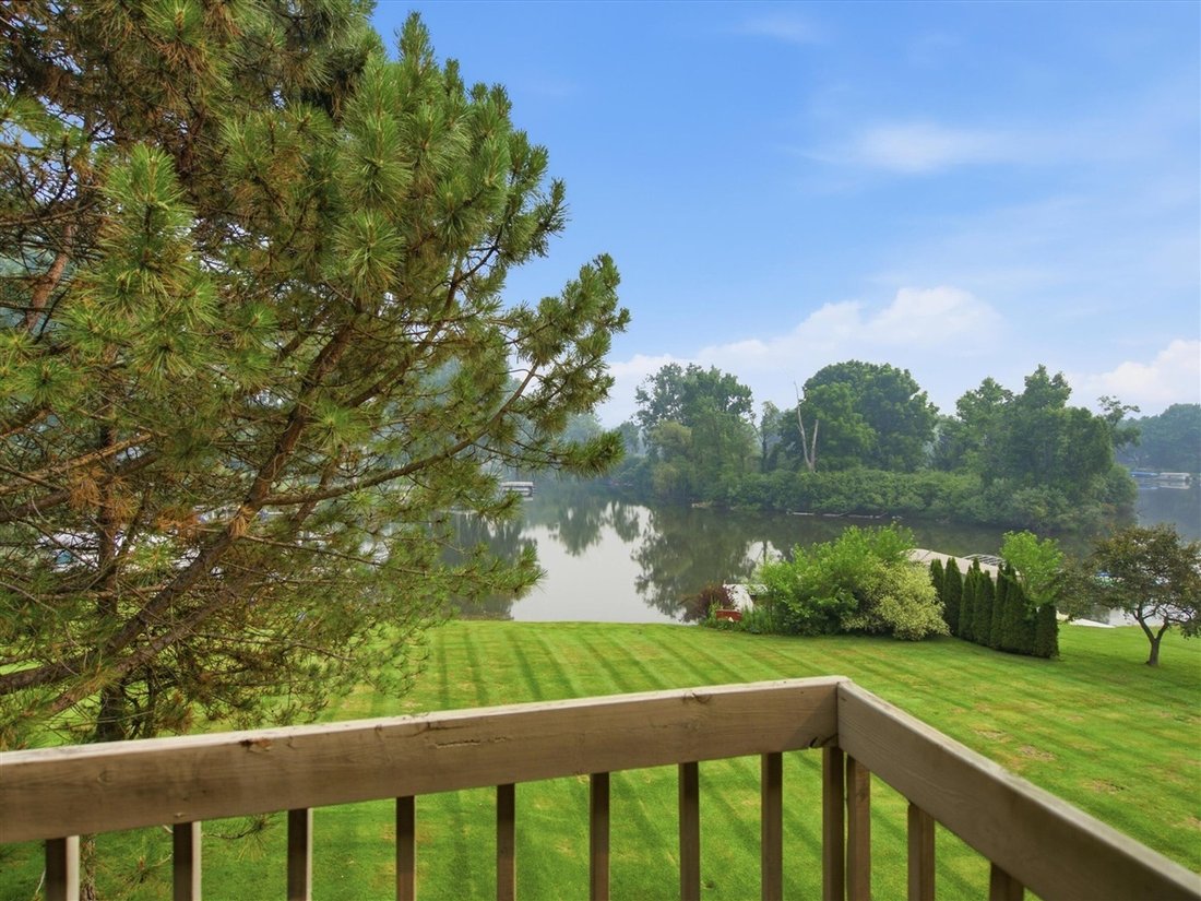 House in Commerce Charter Township, Michigan, United States 5 - 18485386