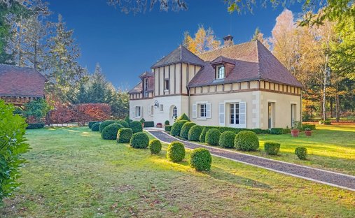House in Fresnes, Centre-Val de Loire, France 1