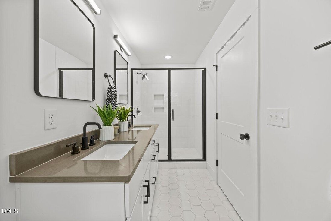 Townhouse in Raleigh, North Carolina, United States 5 - 18485898