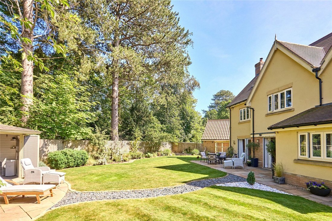 House in Suffolk, England 2 - 18484078