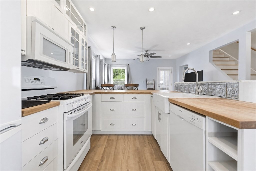 House in Peabody, Massachusetts, United States 4 - 18486698