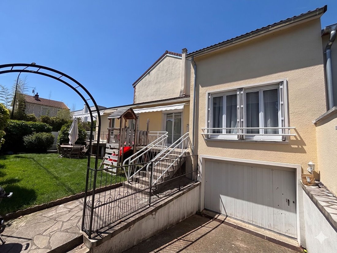 House in Sud, Le Mesnil-le-Roi, France 2 - 18483656