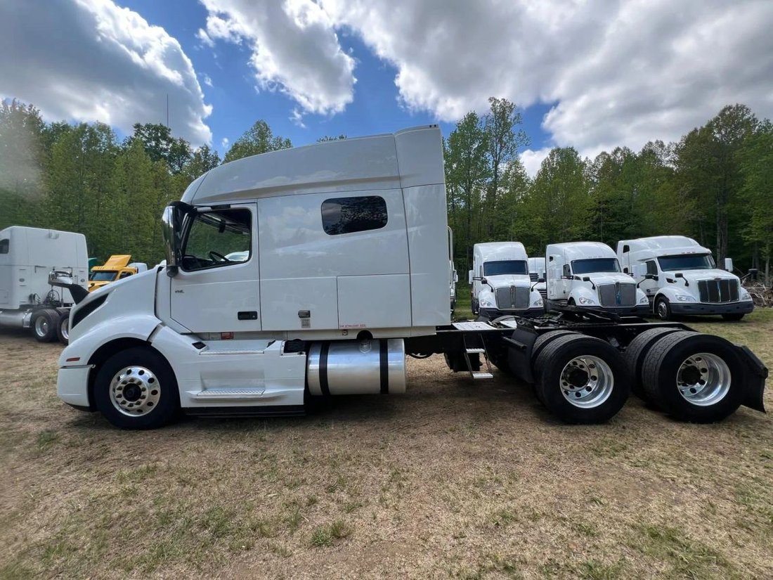 2019 Volvo Commercial VNL VNL 300 Day Cab in Fredericksburg, VA, United States 3 - 18487083
